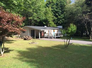 3 Stuart Dr, Hawley, PA 18428