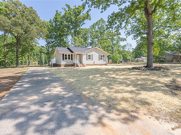 2nd image of 113 Linda Ln