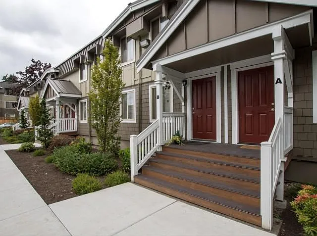 Brittany House Apartments — Photo 32