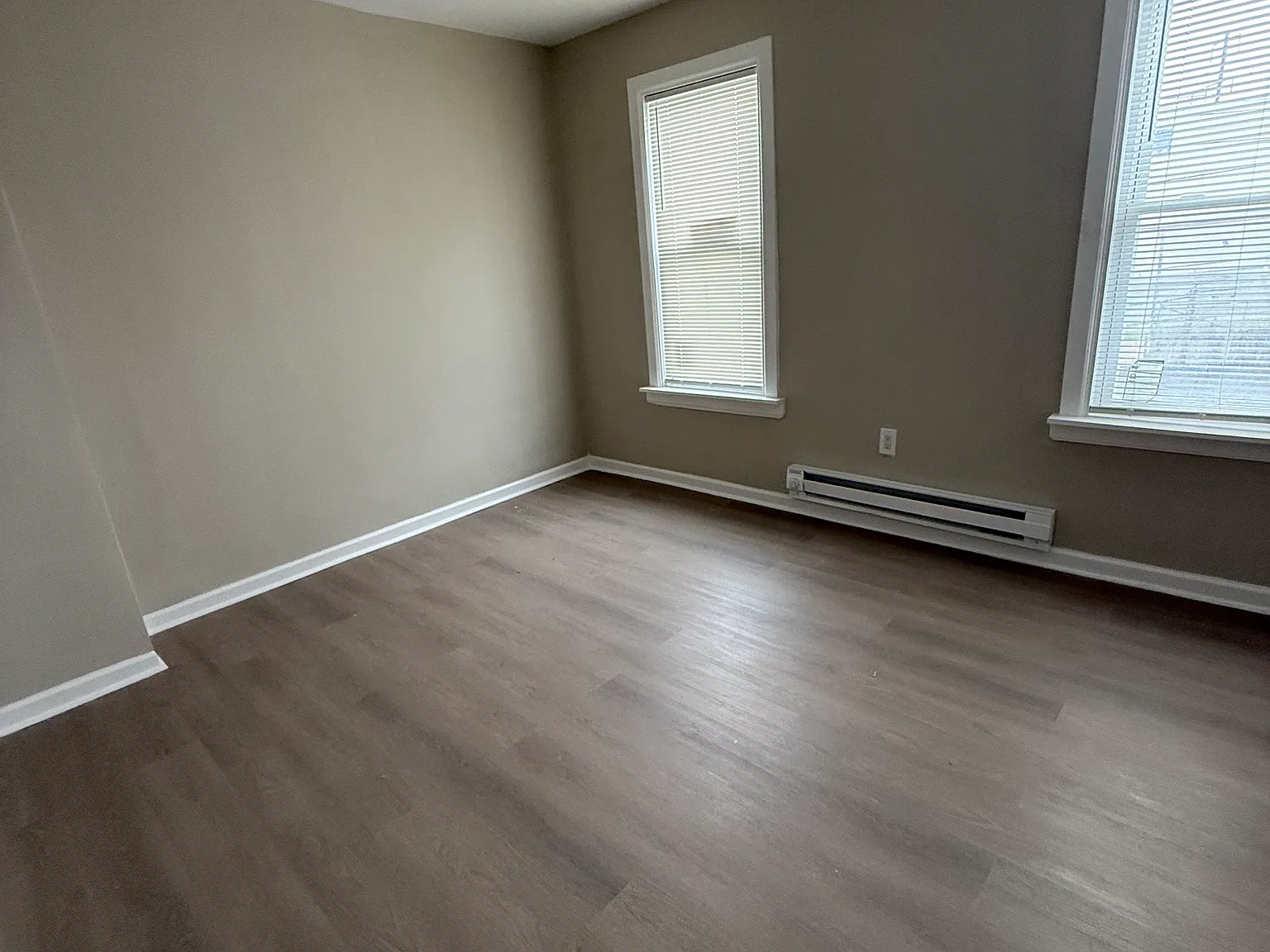 3 bed, 1800 sqft, $1,300 — Photo 3