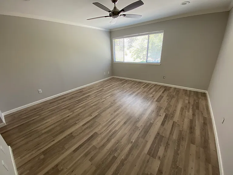 1016 Poplar Dr — Photo 16
