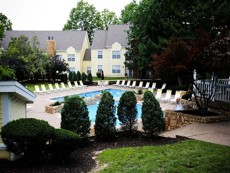 Country Club Place Apartments — Photo 34