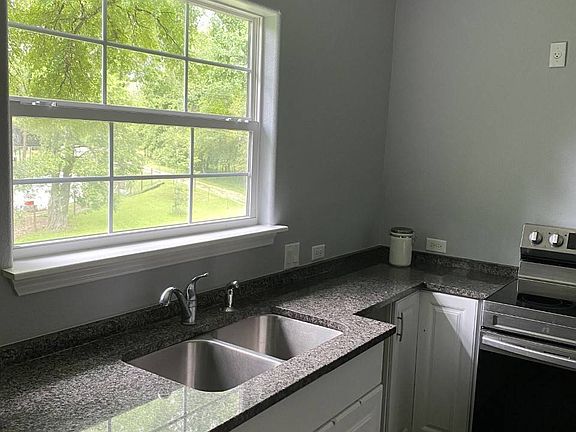 4th image of 111 Riverwood Dr Unit B