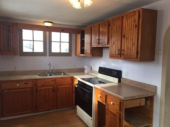4th image of 221 223 Howard St