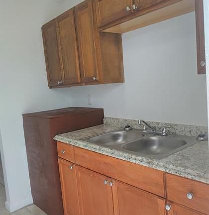 4th image of Evans Ln #D
