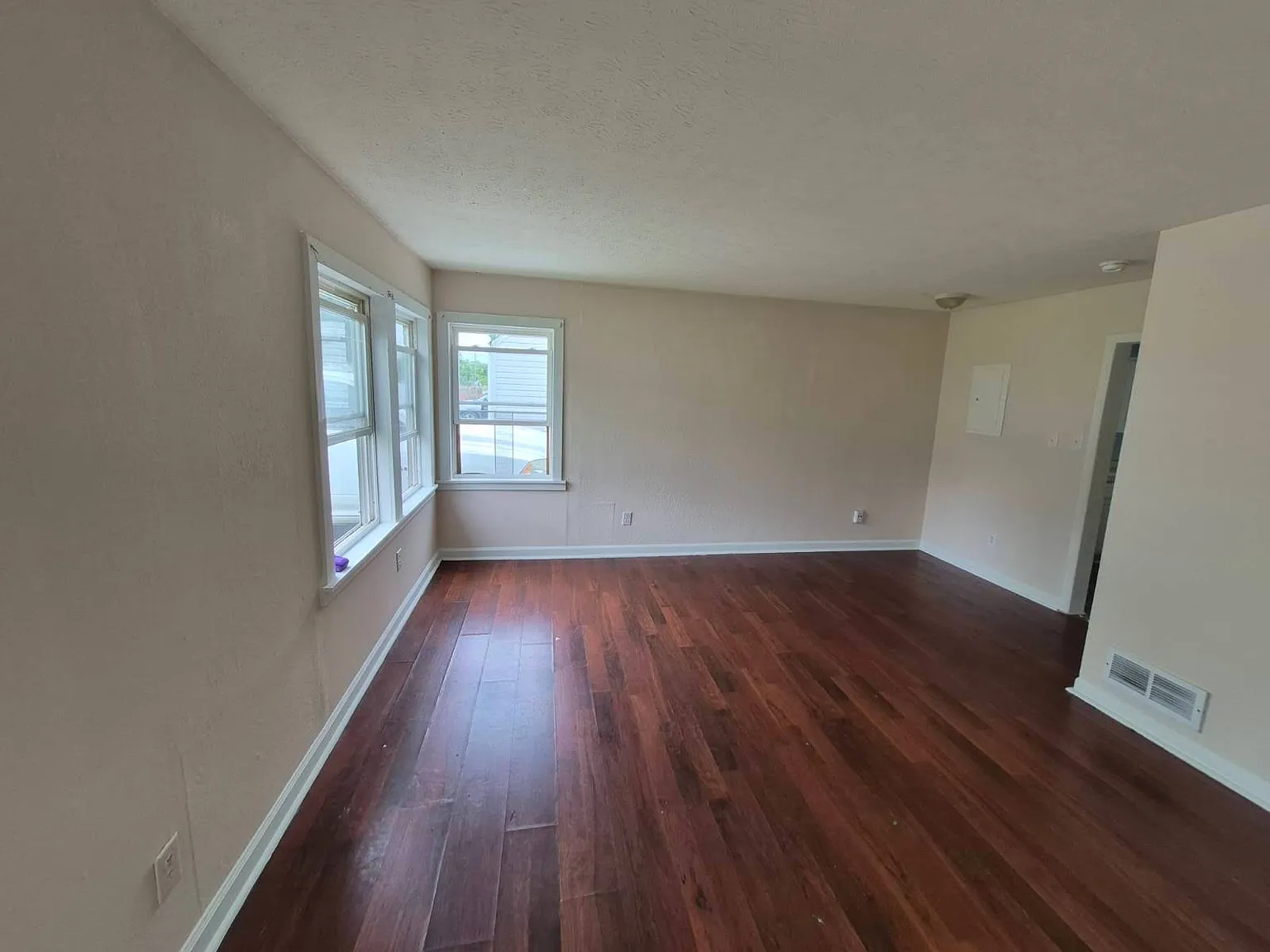 1813 Ransburg Avenue - 1 — Photo 2