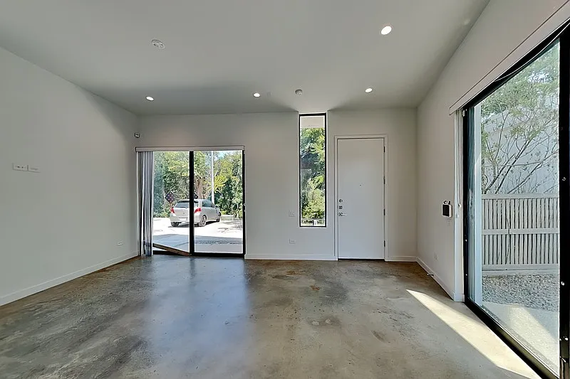 2 bed, 2.0 bath, 1000 sqft, $2,300 — Photo 4