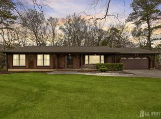 1 Garvey Dr, Monroe Township, NJ 08831