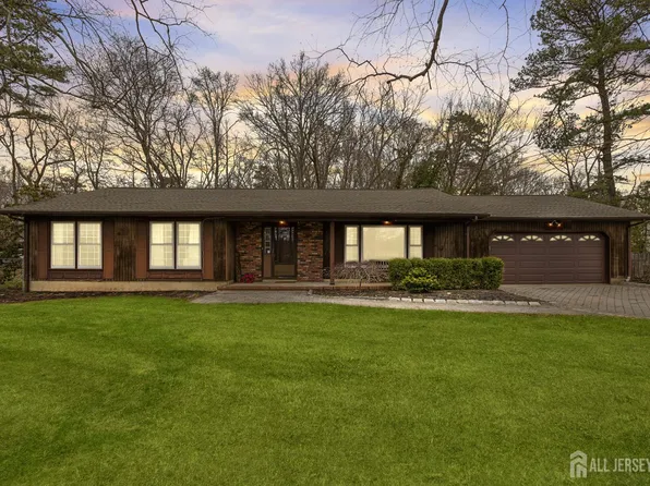 1 Garvey Dr, Monroe Township, NJ 08831