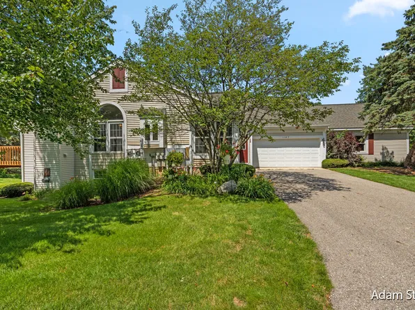 1147 Highpoint Dr NW, Grand Rapids, MI 49544