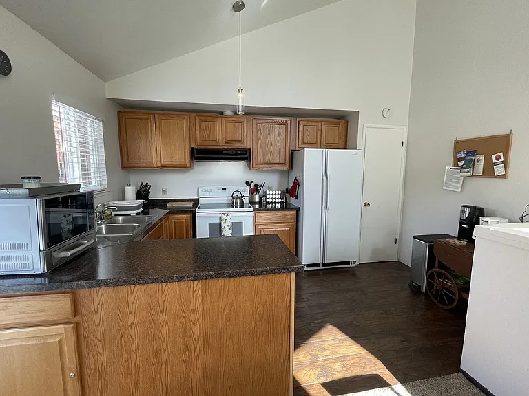 163 Michelle Dr #B — Photo 3
