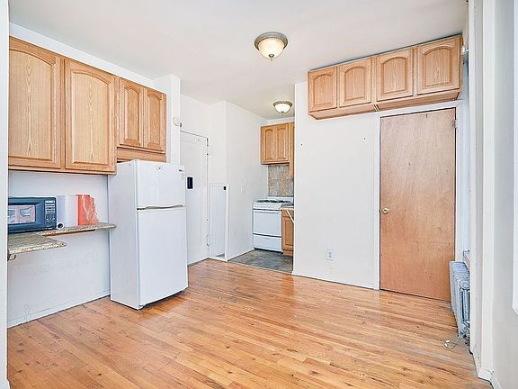2nd image of 270 E 78th St APT 8