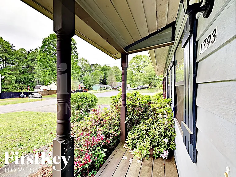 1793 Merry Oak Rd SW — Photo 2