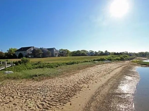 42 Woodbury St, Buzzards Bay, MA 02532