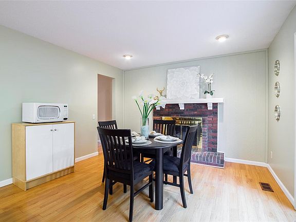 3rd image of 2478 Wesmeade Dr