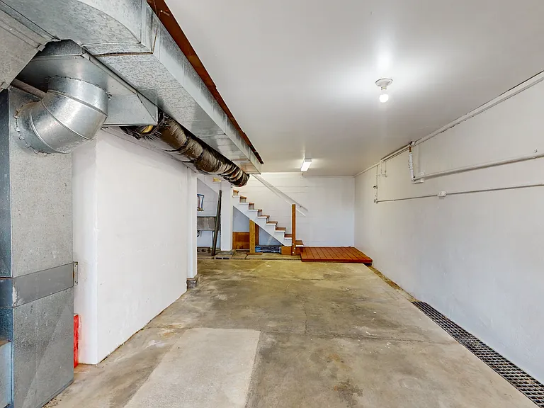713 N Broadway St — Photo 34