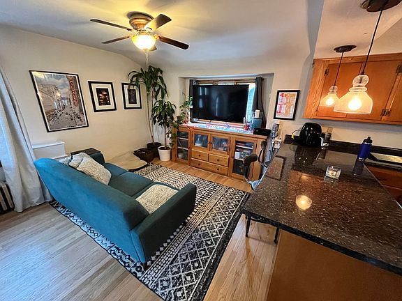 4th image of 2289 Ludington Ave #2289