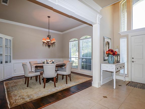 3rd image of 302 Sterling Ct