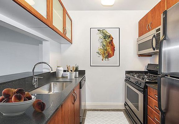 5th image of 222 E 34th St APT 1801