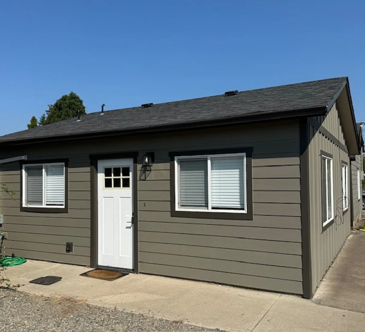 Cozy 1 bdrm one level home just outside the city - close to town — Photo 3