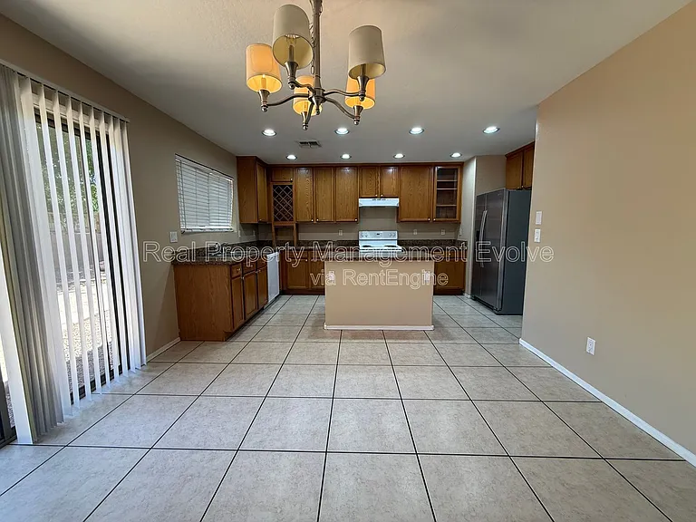 8145 W Palo Verde Ave — Photo 9