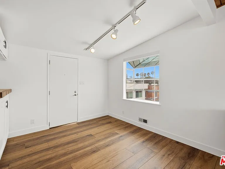 28 24th Pl — Photo 7