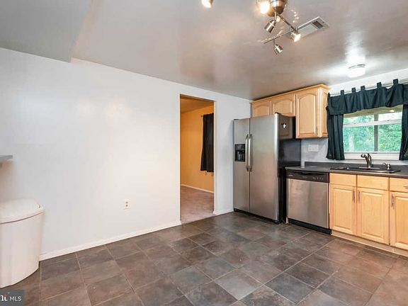 4th image of 1884 Alderney Ct