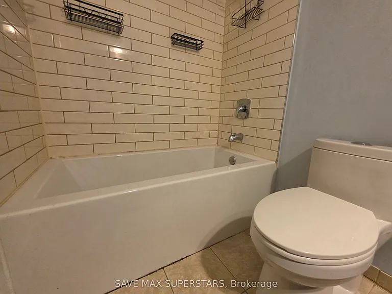 222 Phillips St #UPPER — Photo 19
