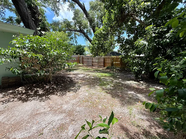 677 Oakwood Dr — Photo 30