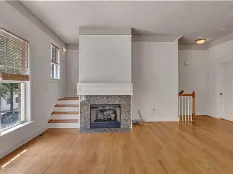 1390 Dutch Valley Pl NE — Photo 14