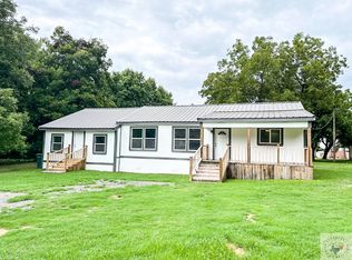 206 W Hoskins St, New Boston, TX 75570