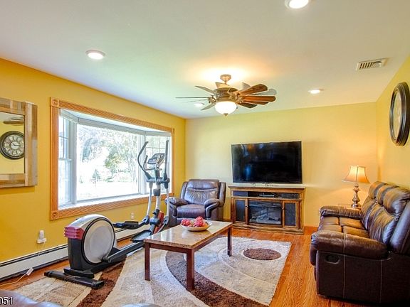 4th image of 4 Budd St