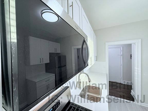 5th image of 325 Union St APT A1