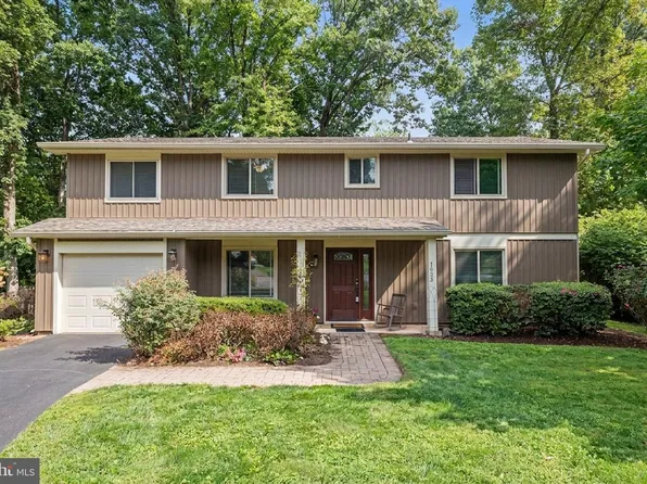 1523 Shellbark Pl, Herndon, VA 20170