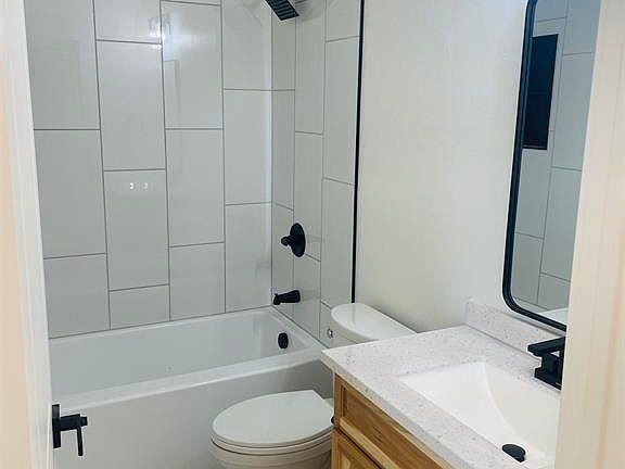 5th image of 655 Garnet Avenue