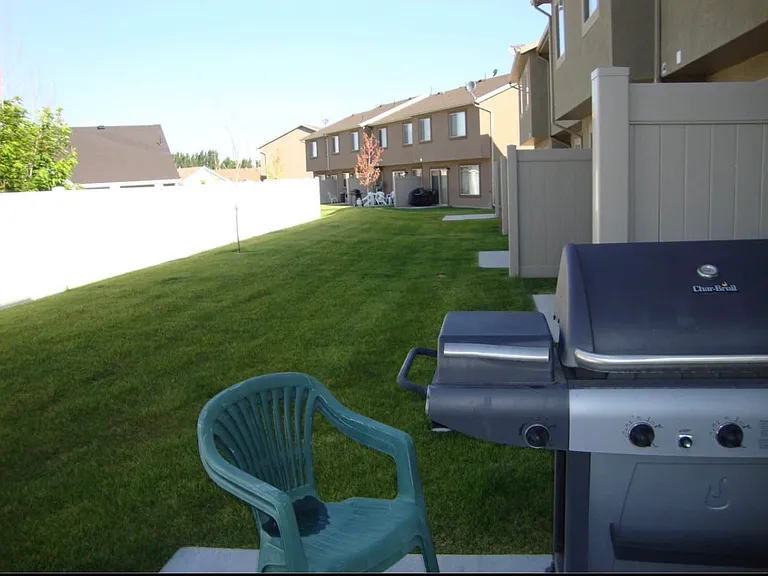 2435 N Charleston Ave — Photo 3
