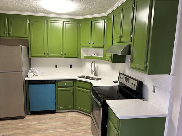 928 Pocahontas Ct, Smithfield, VA 23430
