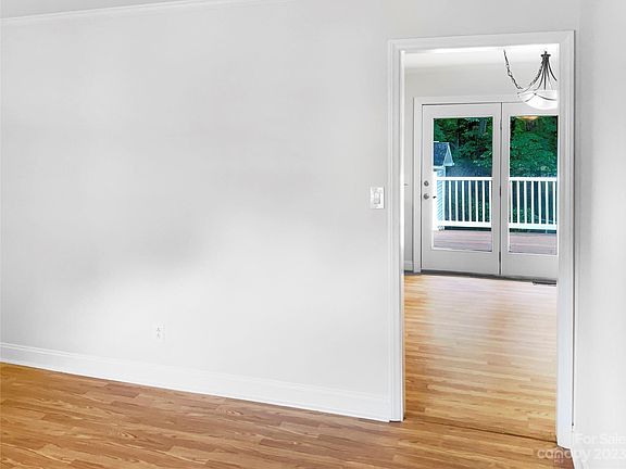 4th image of 1371 Pressley Dr
