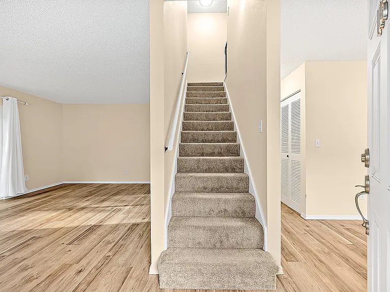 6012 N 15th St #D106 — Photo 3