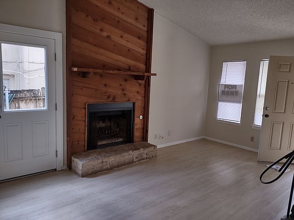 2nd image of 1304 Bonnie Brae St #B