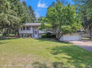 6530 Cheshire Dr, Dimondale, MI 48821