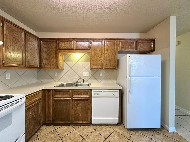4304 Elms Run Cir — Photo 8