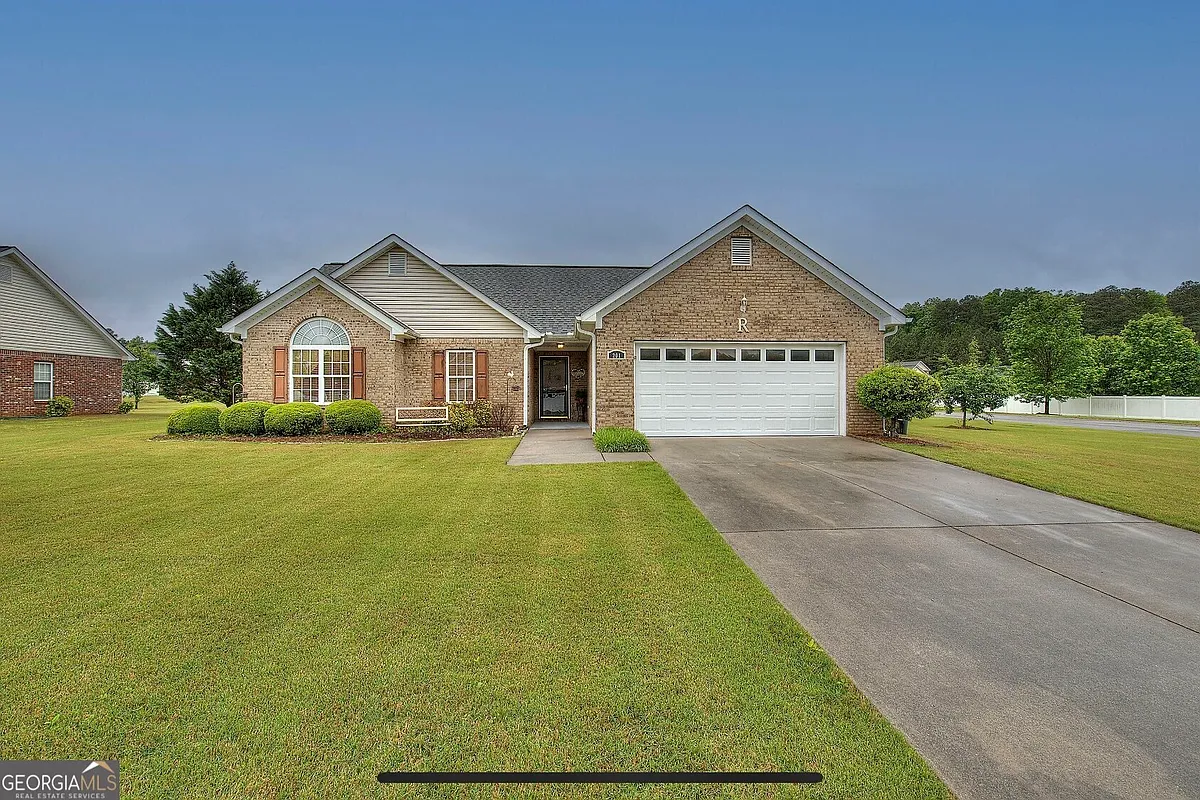 Photo 1 of 26 - 201 Brookstone Dr SW - Calhoun, GA Primary Photo - 201 Brookstone Dr SW