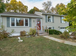 16 Morgan Cir, Hyde Park, NY 12538