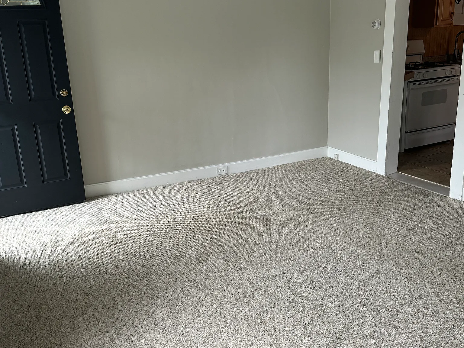 2 bed, 1000 sqft, $2,100 — Photo 3