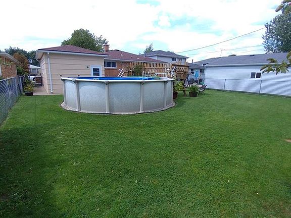 3rd image of 23 Nassau Ln