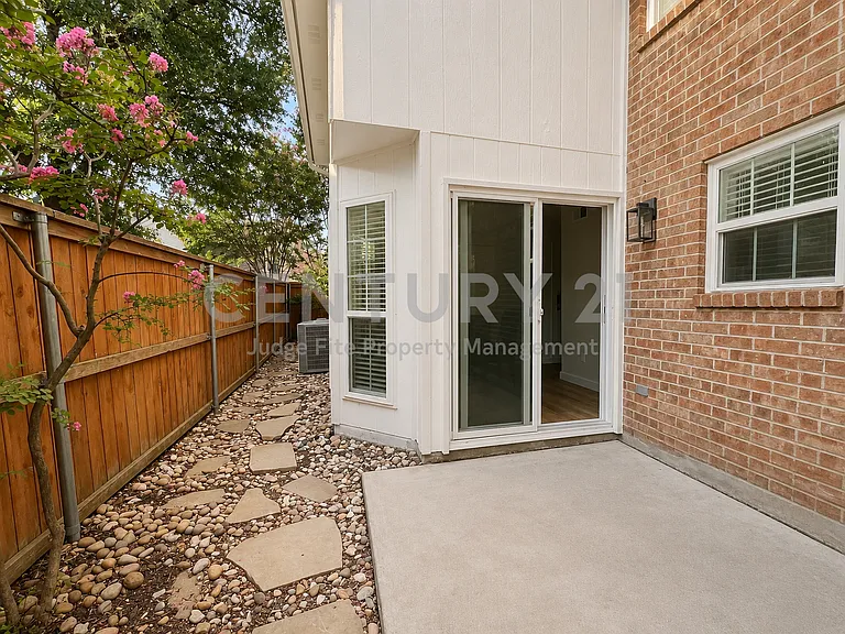 300 Lamesa Ct — Photo 30