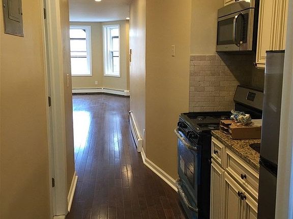 3rd image of 3027 Kennedy Blvd #35