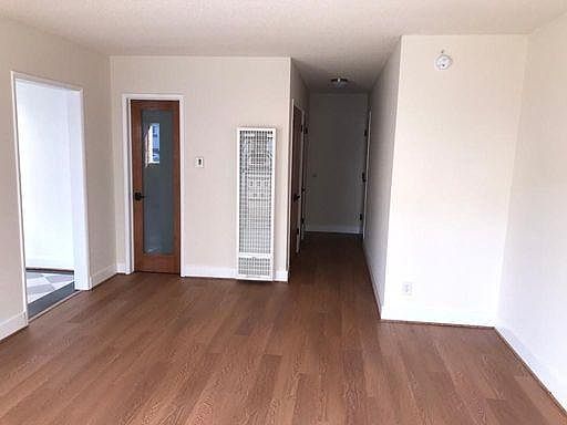 3rd image of 3944 Ingraham St #2
