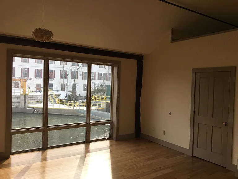 360-362 Main St — Photo 3